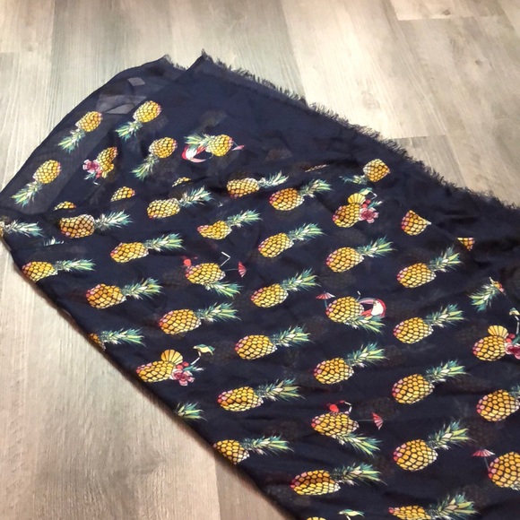Vera Bradley Soft Fringe Scarf 100% Rayon Toucan Party Print 30”W x 72” L NWT - Picture 11 of 16